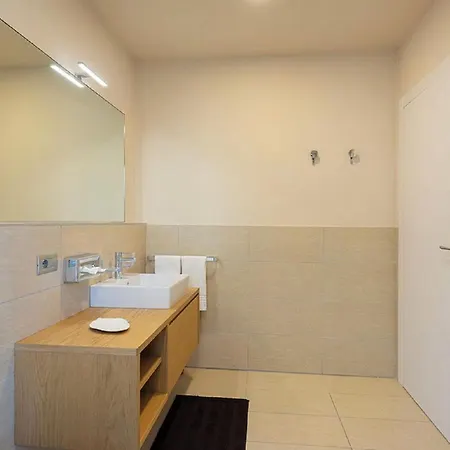 Estate With Pool Como